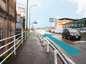 国道179号線の出雲街道を一方交差点から吉井川方面に直進。